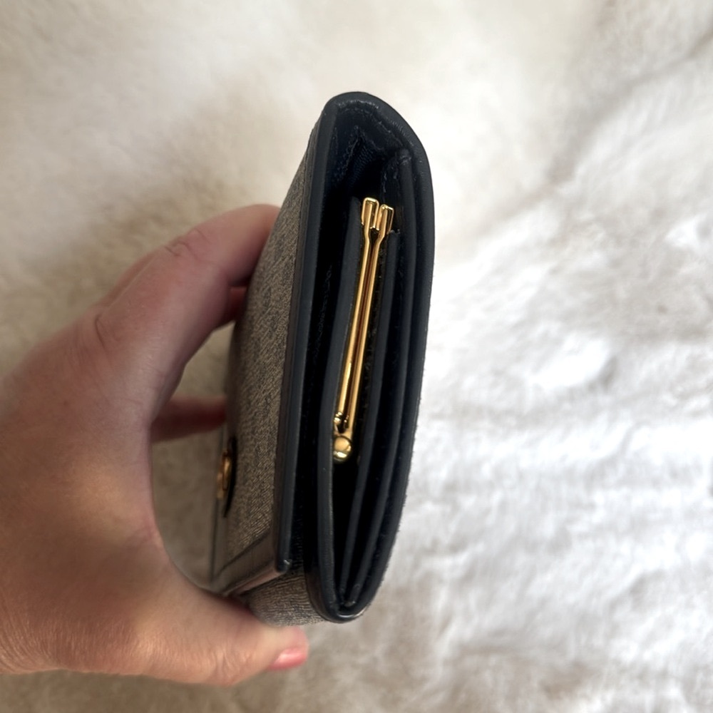 Gucci GG Supreme Kisslock Wallet - Picture 14 of 16